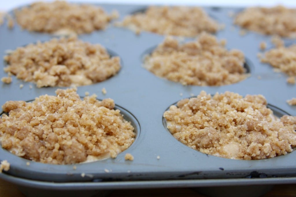 Filled Muffin Cups for Apple Spice Crumb Muffins