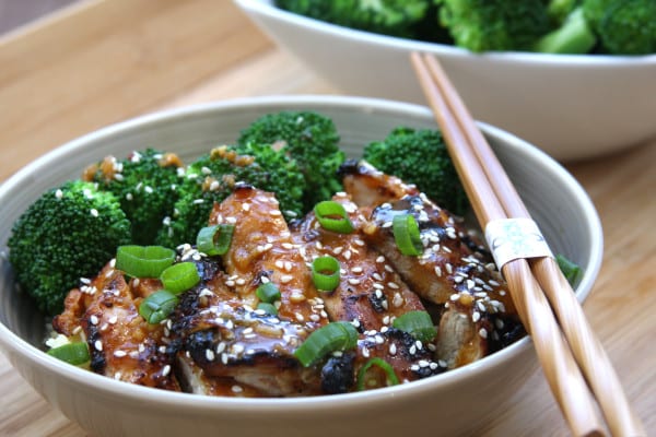 Asian Chicken Sriracha Bowl recipe- juicy chicken with blanched broccoli. Flavors of sesame, ginger and garlic with a hint of spice.