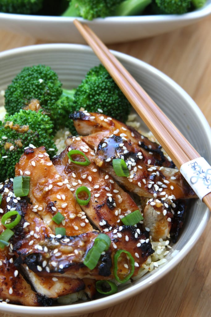 Asian Chicken Sriracha Bowl recipe - juicy chicken with blanched broccoli. Flavors of sesame, ginger and garlic with a hint of spice. This has become one of my favorite go to meals. 