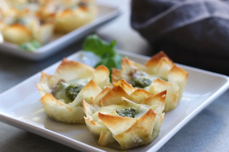 Crispy, cheesy and bursting with flavors of Italian Sausage and pesto, these Italian Cheesy Bites are a wonderful appetizer for your Holiday get togethers. 