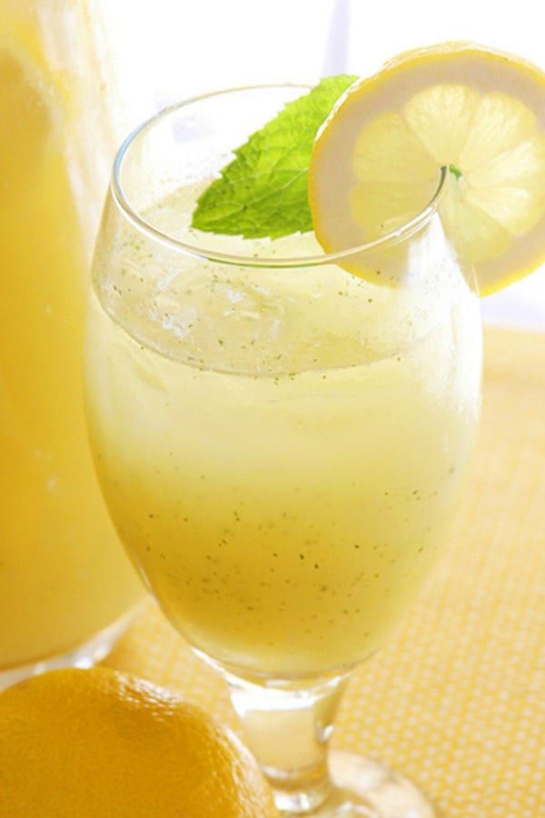 Vodka Honey Lemonade in a glass with mint and Lemon slice.
