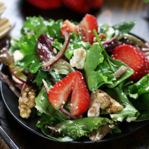 Green Salad with Strawberries, walnuts and spring mix.