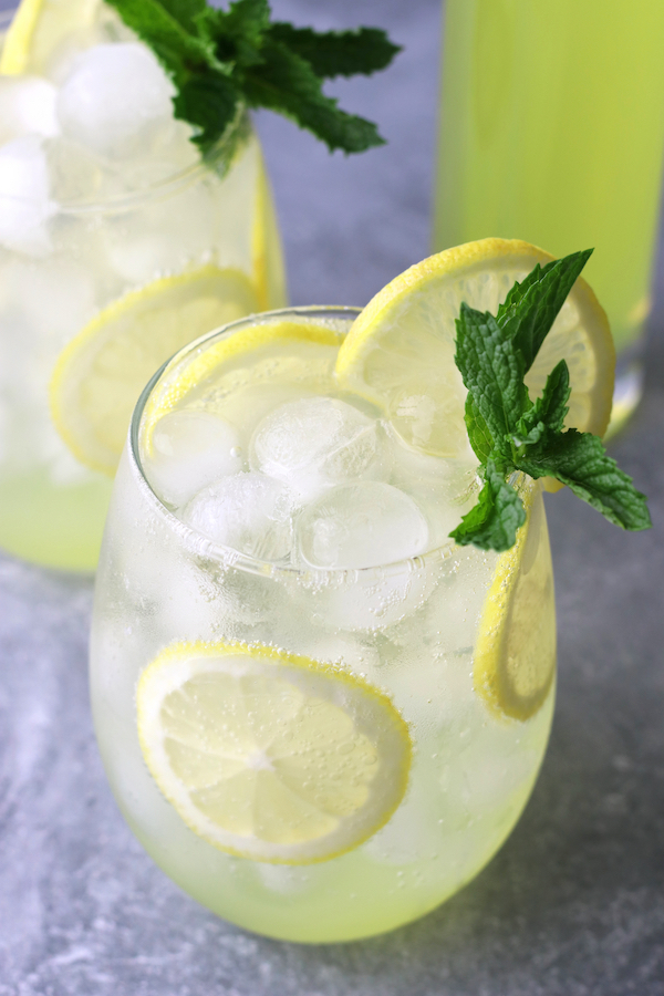 Limoncello Spritzer garnished with fresh mint and lemon slices.
