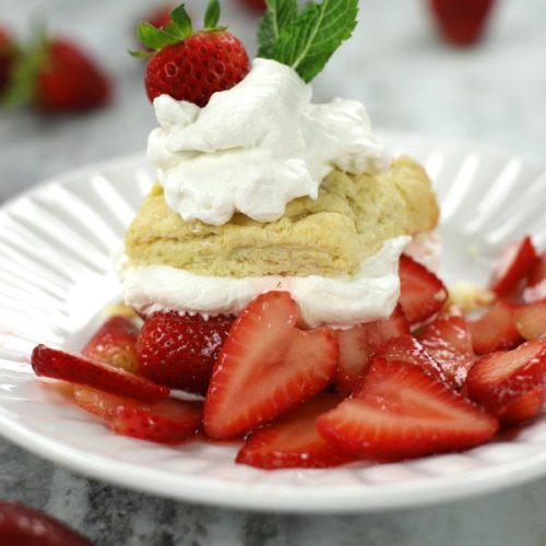 Classic Strawberry Shortcake With Buttery Flaky Biscuits Simple Recipe For Strawberry Shortcake 500x500